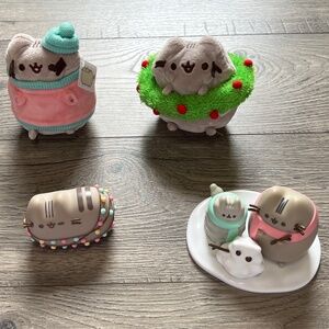 4 Holiday Pusheen Figures